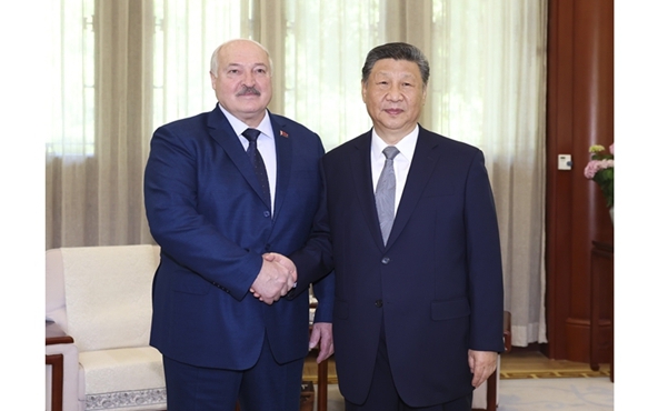 习近平会见白俄罗斯总统卢卡申科
