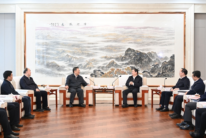 高雨会见辽宁省委书记郝鹏省长李乐成